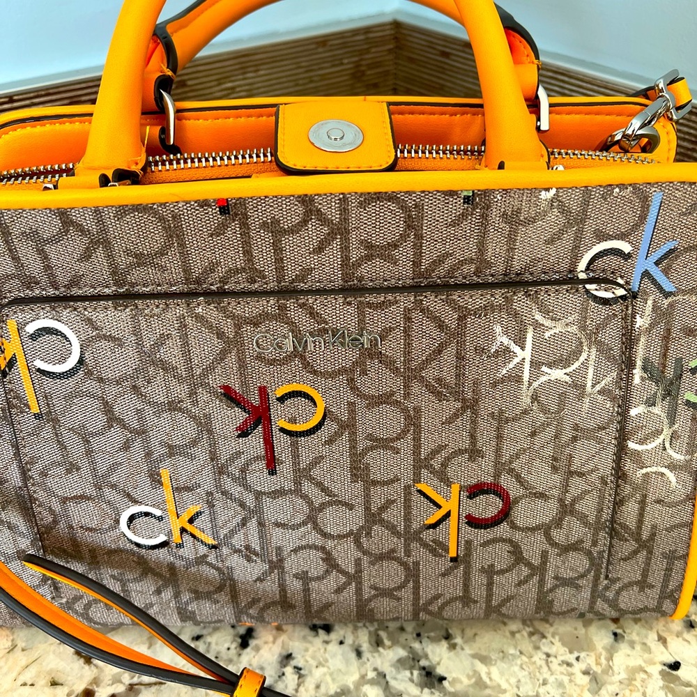 Calvin Klein handbag. Vibrant, never used, brand new condition. Fabulous find!